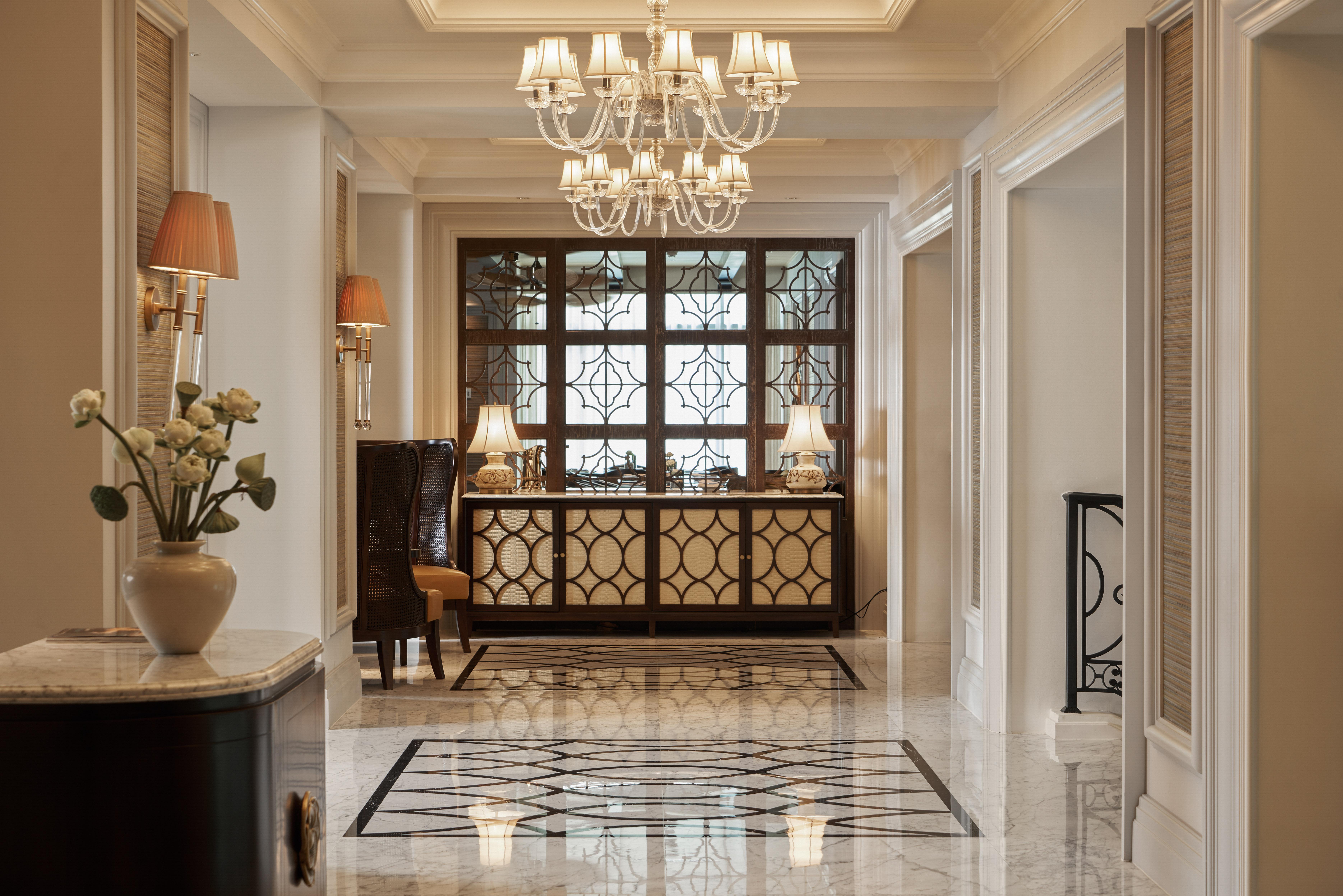 มาย เฮาส์ ไซ่ง่อน โฮเต็ล Hotel โฮจิมินห์ซิตี้ ภายนอก รูปภาพ The lobby of the Four Seasons Hotel