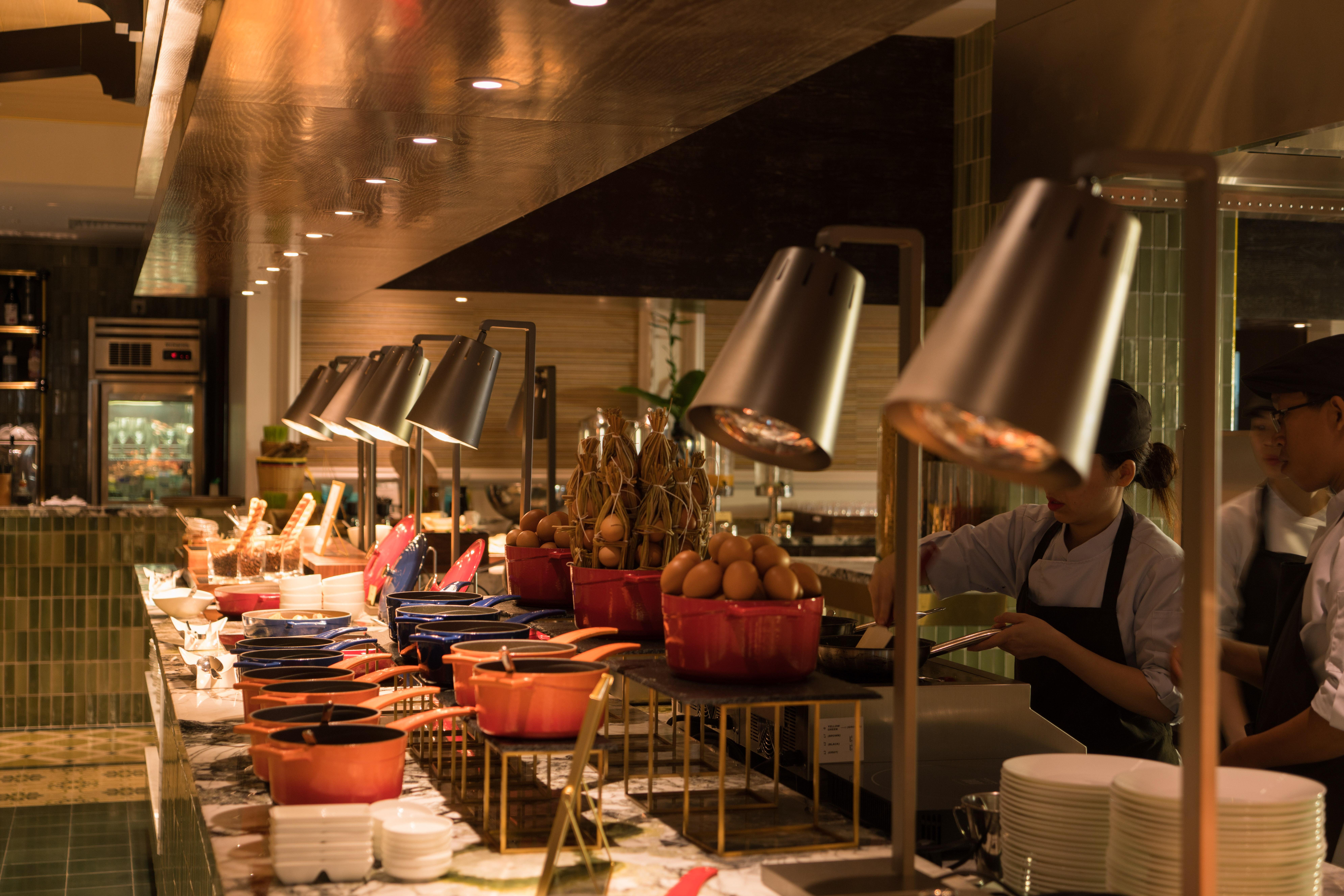 มาย เฮาส์ ไซ่ง่อน โฮเต็ล Hotel โฮจิมินห์ซิตี้ ภายนอก รูปภาพ A buffet at a hotel