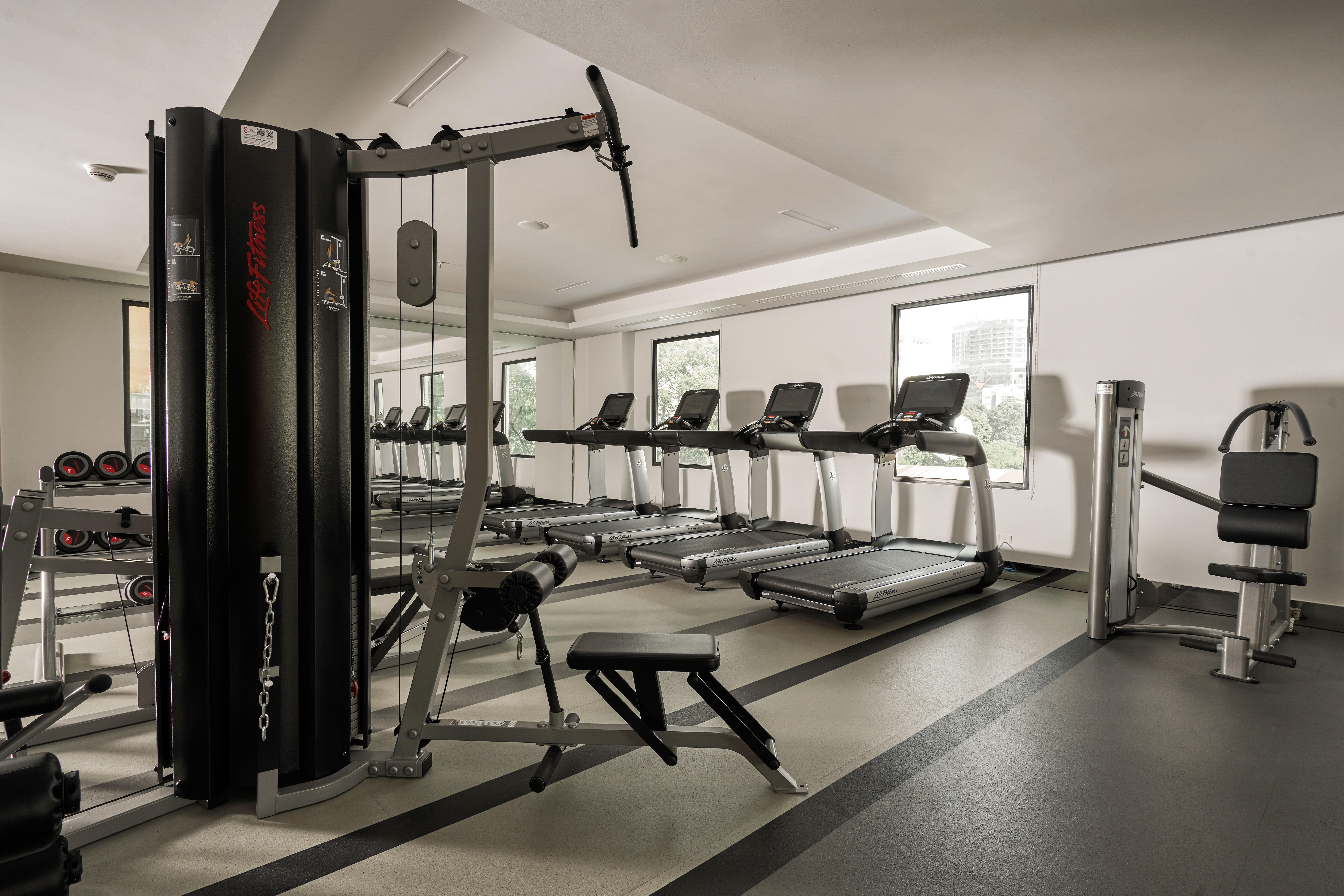 มาย เฮาส์ ไซ่ง่อน โฮเต็ล Hotel โฮจิมินห์ซิตี้ ภายนอก รูปภาพ The gym at the hotel