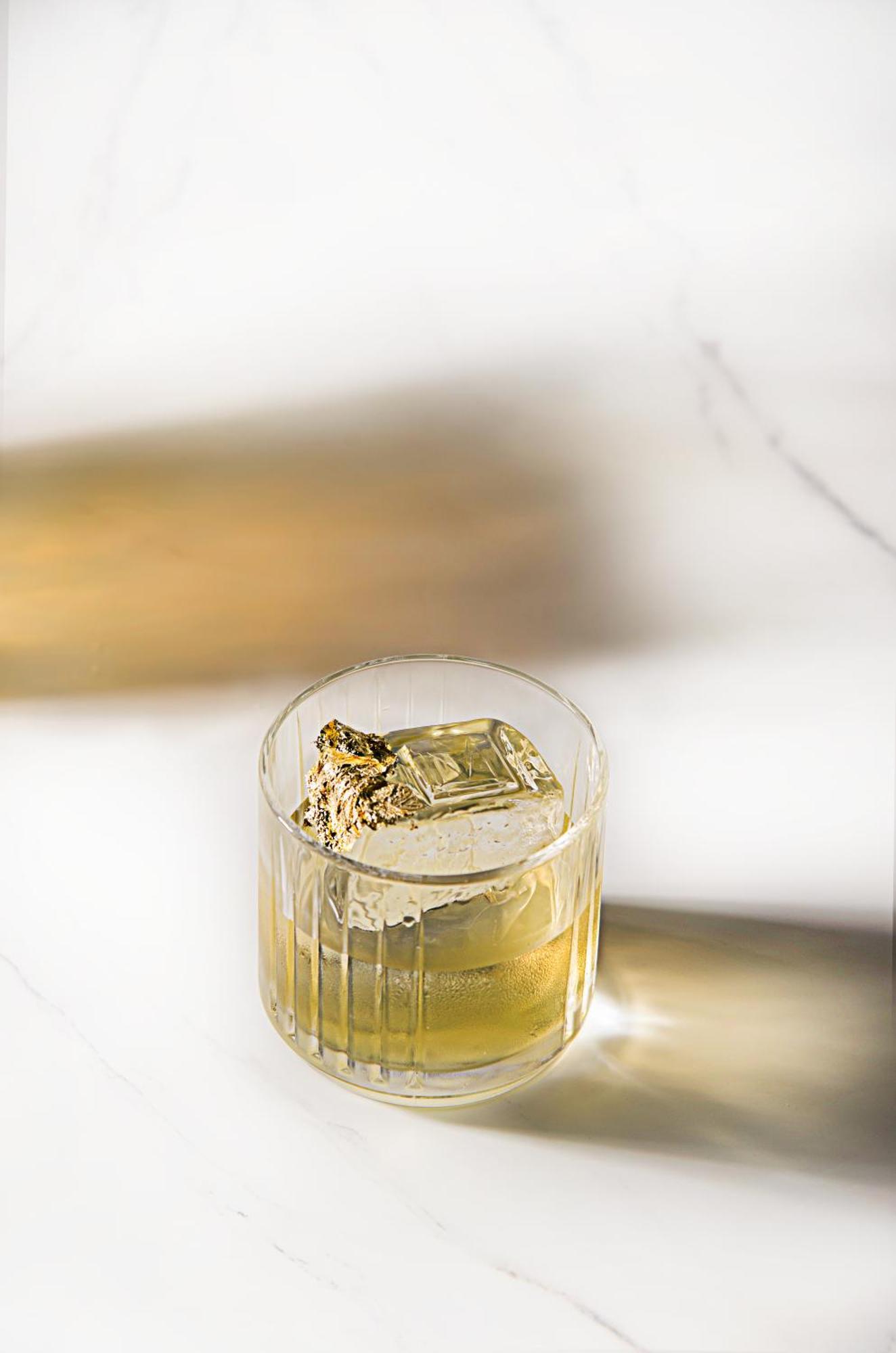 มาย เฮาส์ ไซ่ง่อน โฮเต็ล Hotel โฮจิมินห์ซิตี้ ภายนอก รูปภาพ A glass of grappa