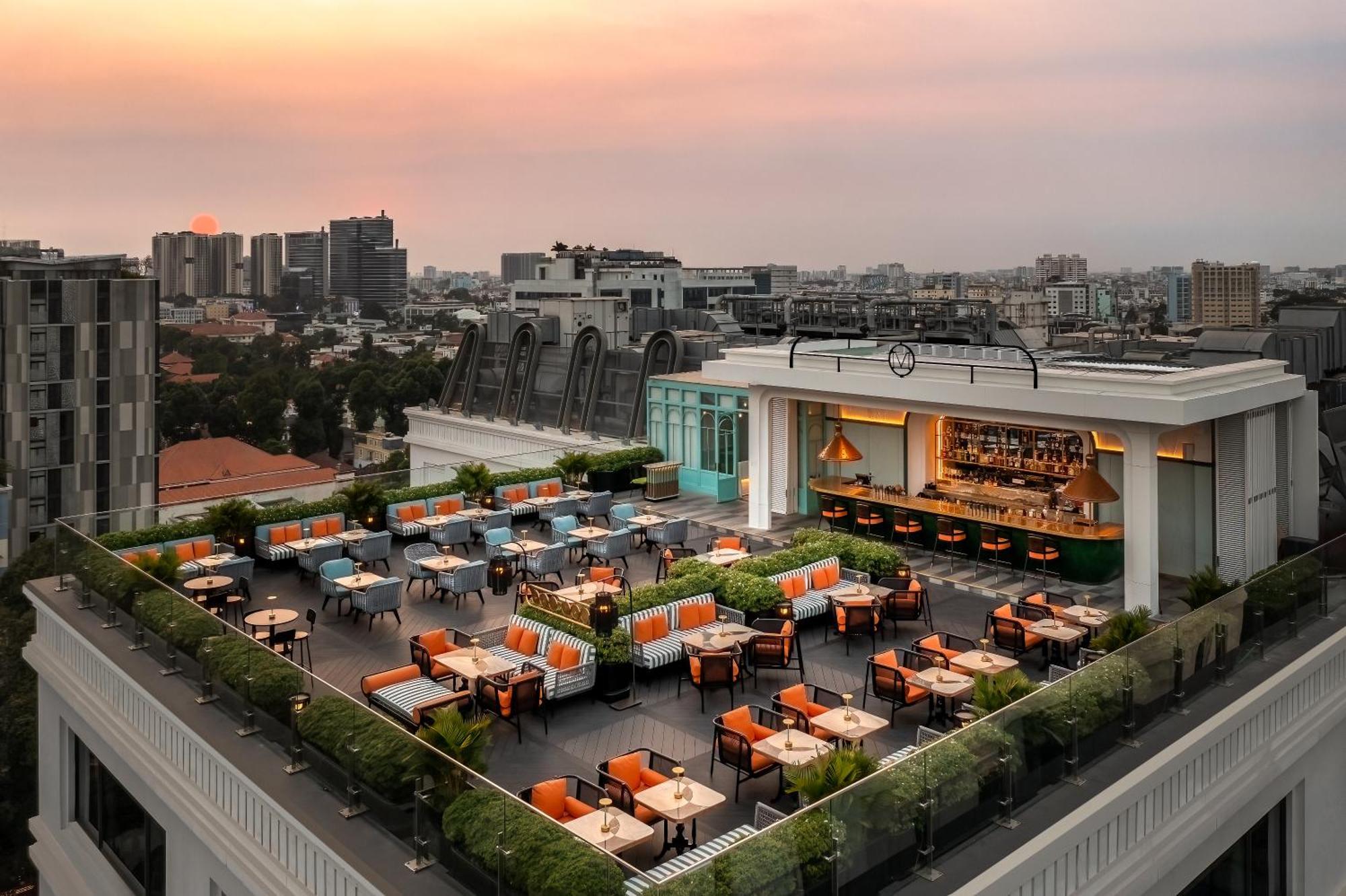 มาย เฮาส์ ไซ่ง่อน โฮเต็ล Hotel โฮจิมินห์ซิตี้ ภายนอก รูปภาพ The rooftop bar at the hotel